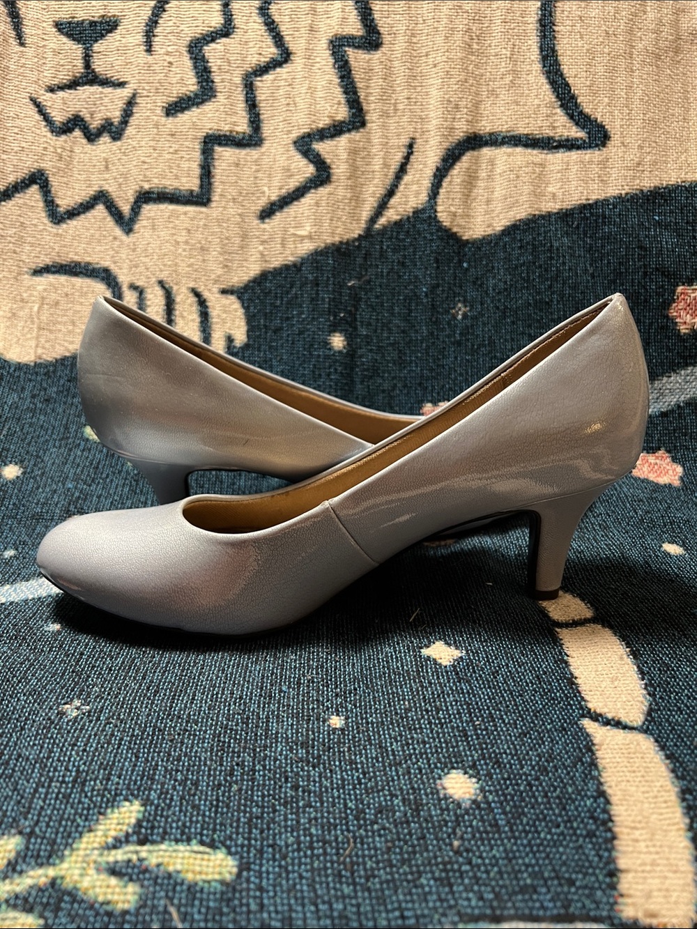 Pale Blue Rounded-Toe pumps size 8.5 - Picture 4 of 8